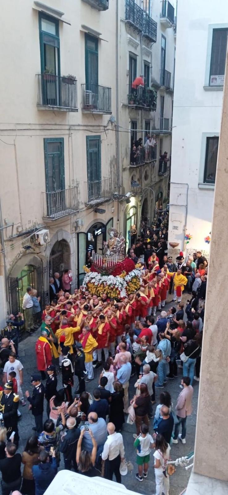Casa Vacanza Angelina Via Mercanti Centro Storico Salerno Dış mekan fotoğraf
